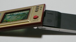 Nintendo Game & Watch Modded Into Cellphone (Verdict: WANT)